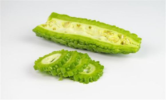有關苦瓜營養(yǎng)價值及功效的醫(yī)療配方